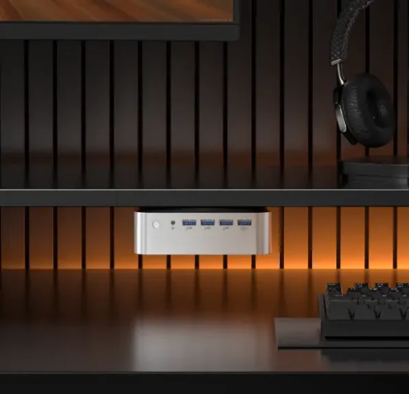 GEEKOM A9 Max Mini Gaming PC mit VESA-Halterung hinter dem Monitor montiert